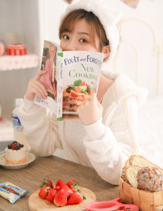 95后甜美清新美女居家服照写真图片 4